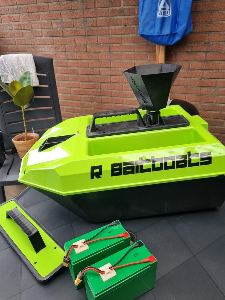 Mooie voerboot met voerspeider en dieptemeter raymarine, Ophalen of Verzenden, Overige typen