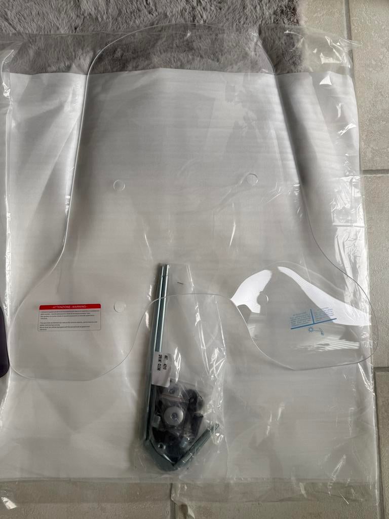 Vespa sprint windscherm hoog helder compleet nieuw, Motoren, Accessoires | Overige, Ophalen of Verzenden, Nieuw