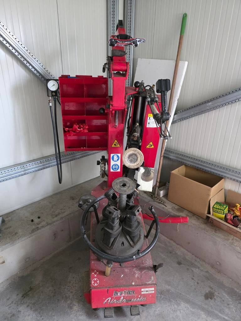 Butler Bandenmachine Model 1051A - 2001, Ophalen, Gebruikt