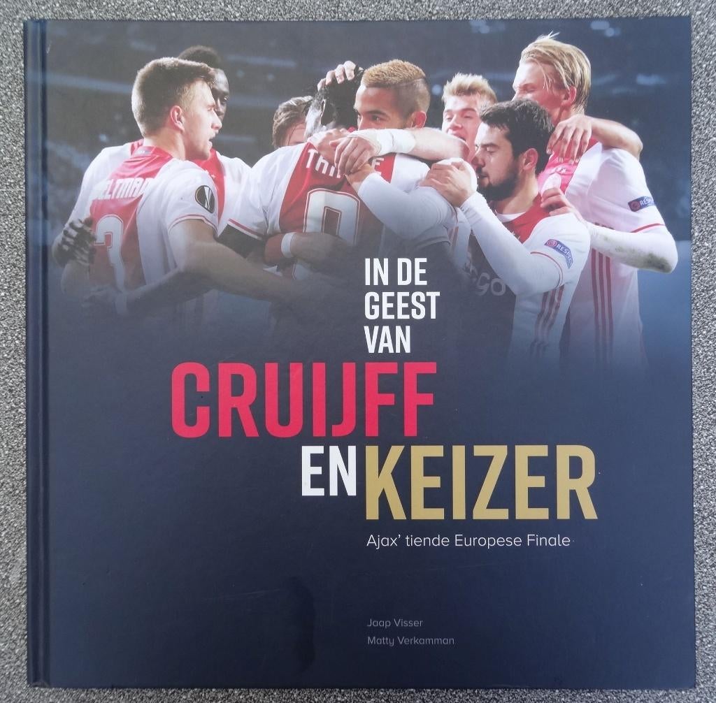 zeldzaam  Ajax Boek  IN DE GEEST VAN CRUYFF EN KEIZER, Verzamelen, Sportartikelen en Voetbal, Ophalen of Verzenden, Zo goed als nieuw