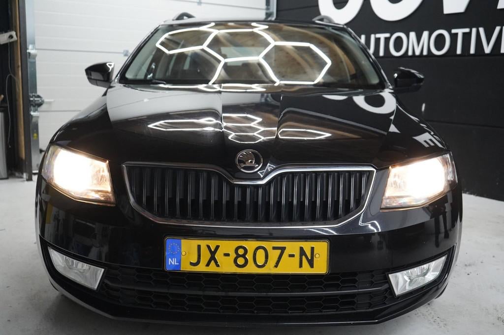 Skoda Octavia 1.0 TSI Greentech Ambition Business | AIRCO |, Stof, Gebruikt, Origineel Nederlands, Bedrijf