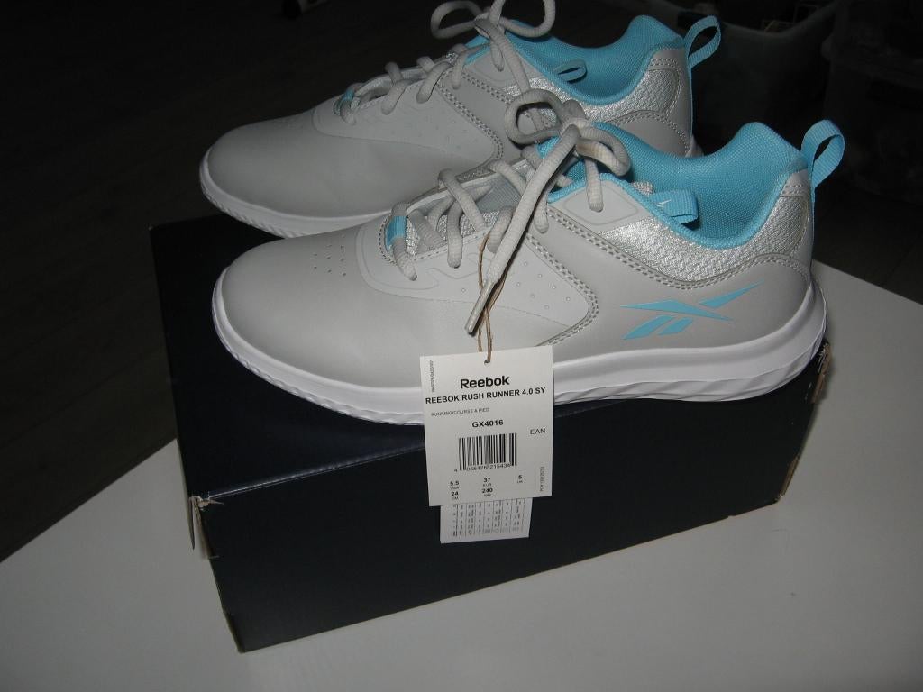 NW Reebok Rus Runner schoenen J/M maat 37 €50.- Sprinter, Ophalen of Verzenden, Nieuw, Schoenen