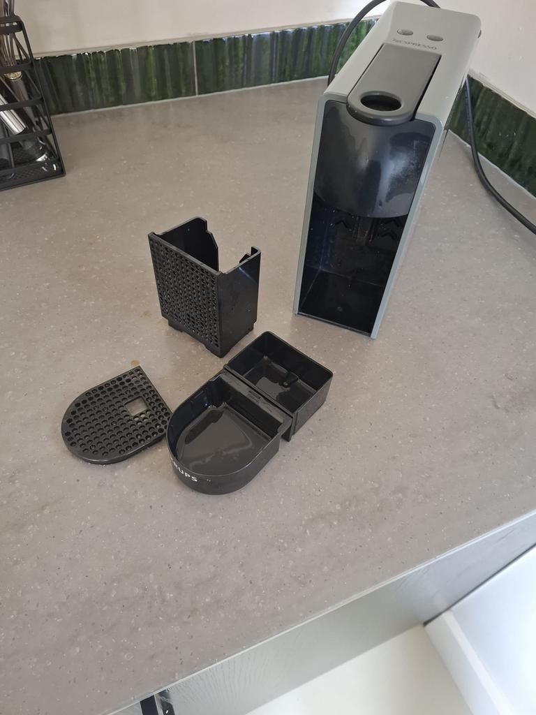 Nespresso Essenza mini apparaat, Ophalen, Gebruikt, Espresso apparaat, Koffiepads en cups