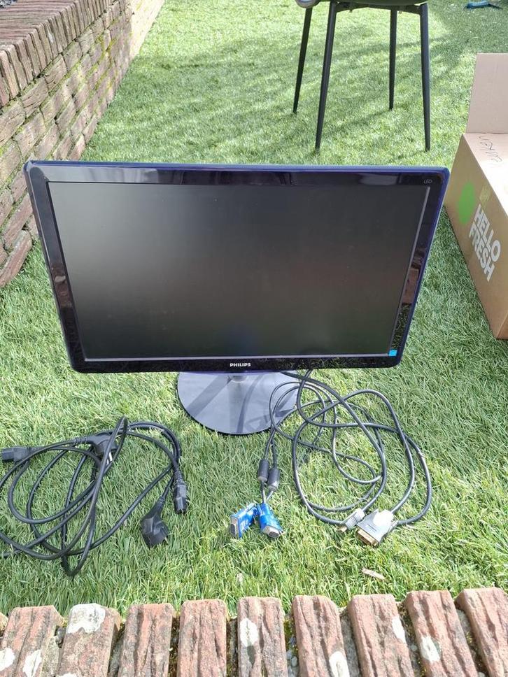 Philips computerscherm met kabels, Computers en Software, Monitoren, Gebruikt, DVI, LED, Ophalen