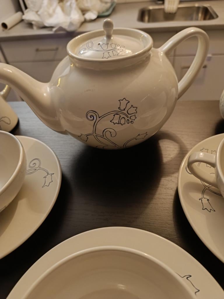 Compleet theeservies van IKEA - Zo goed als nieuw, Huis en Inrichting, Keuken | Servies, Ophalen, Keramiek, Zo goed als nieuw