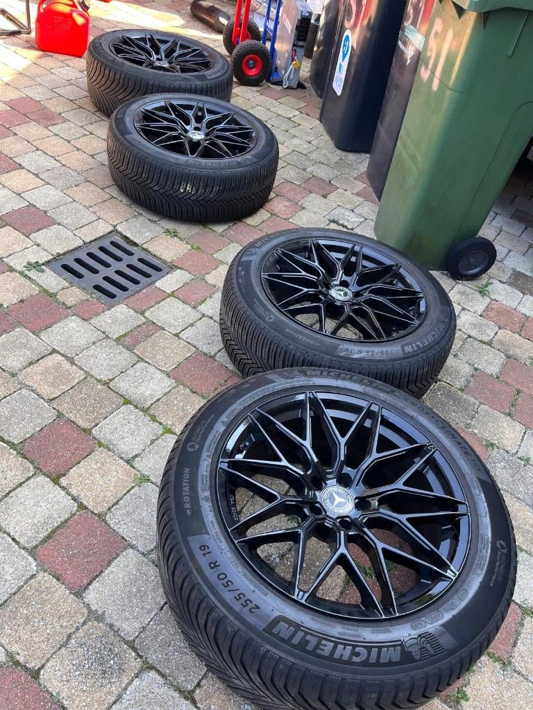 Mercedes GLC zwarte velgen met z.g.a.n. All Seasonbanden, Banden en Velgen, Nieuw, 235 mm, All Season