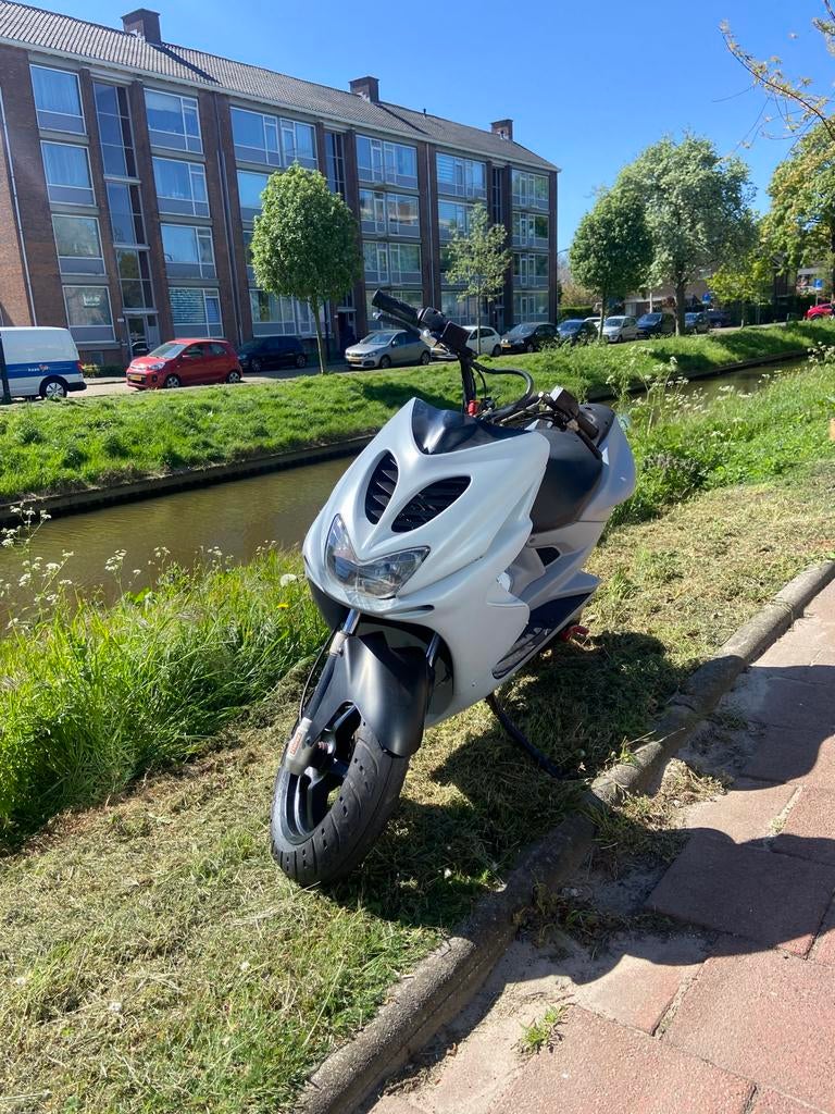 Yamaha Aerox 50cc 2takt zonder WOK, geldig kenteken, Fietsen en Brommers, Ophalen, Gebruikt, Yamaha