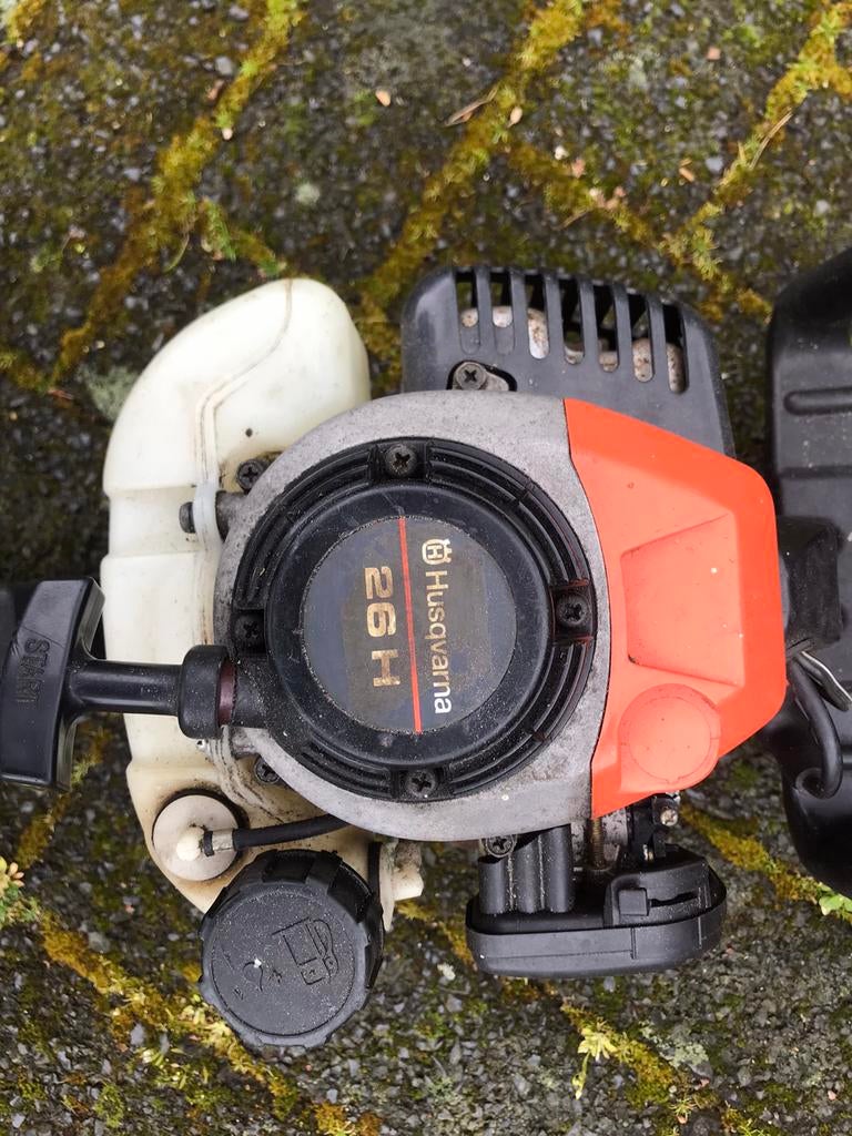 Husqvarna heggenschaar, Tuin en Terras, Heggenscharen, Ophalen of Verzenden, Zo goed als nieuw, Benzine