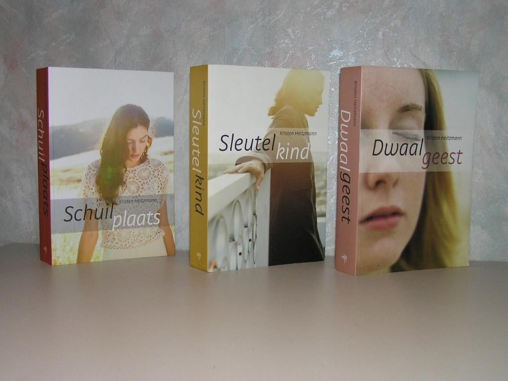 Kristen Heitzmann - Dwaalgeest, Sleutelkind en Schuilplaats, Boeken, Ophalen of Verzenden, Zo goed als nieuw