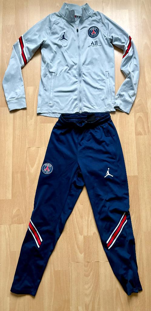 PSG TRAININGSPAK DRI-FIT STRIKE JORDAN GRIJS/NAVY KIDS, Ophalen of Verzenden, Zo goed als nieuw