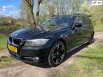 BMW 3-serie Touring BMW 3-serie Touring 320i/Panorama/Navi/P, Auto's, BMW, Euro 5, Achterwielaandrijving, Zwart, 4 cilinders