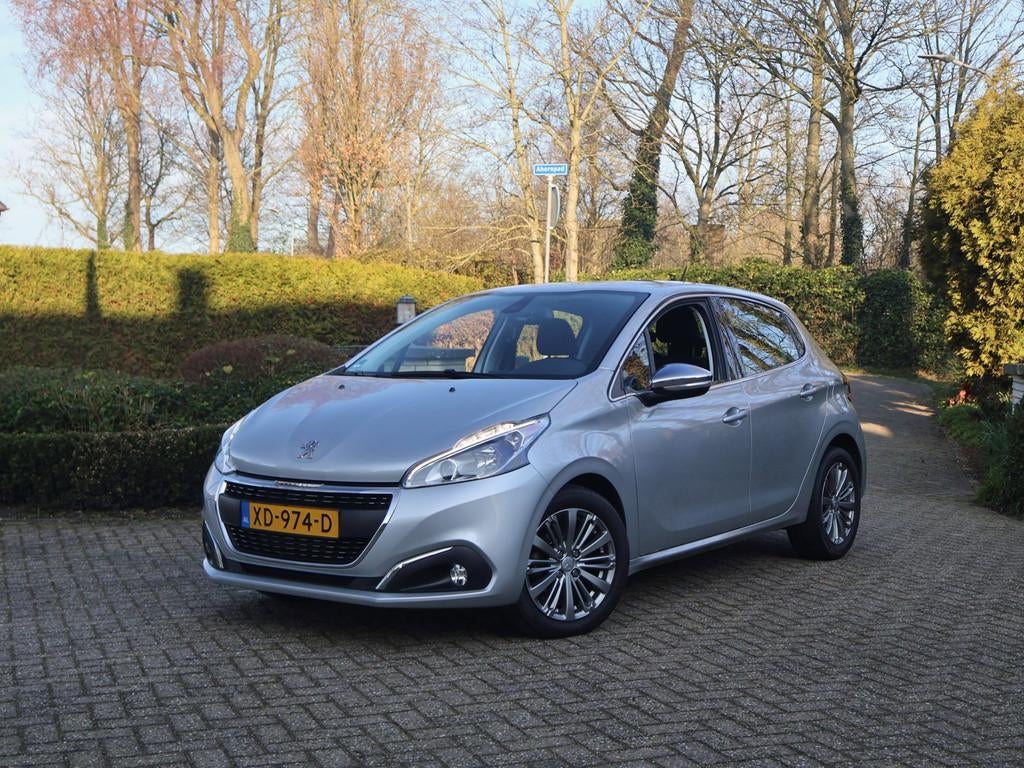 Peugeot 208 1.2 110pk Allure 5-deurs, Voorwielaandrijving, Stof, Euro 6, 23 km/l