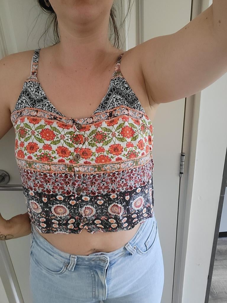 Crop top uit bali S 36 rood wit zwart patronen, Ophalen of Verzenden, Zo goed als nieuw, Rood, Maat 36 (S)