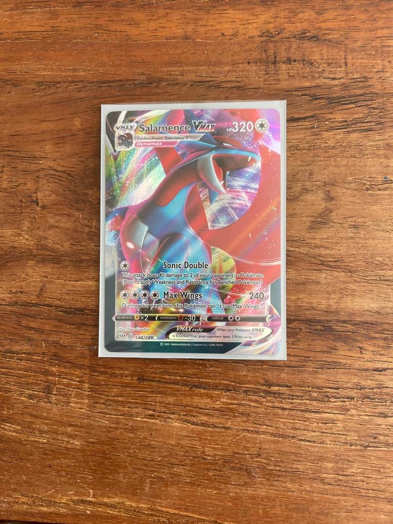 Pokemon card Salamence Vmax, Ophalen of Verzenden, Zo goed als nieuw