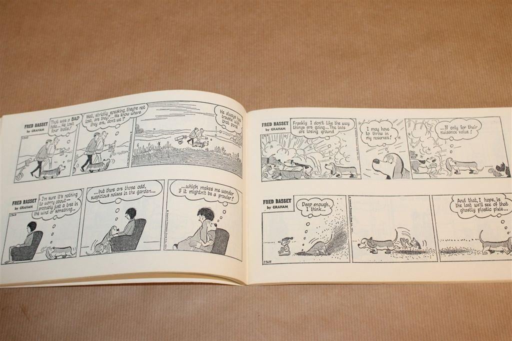 Fred Basset No. 15 — Strip Basset Hound 1971 [EN], Eén stripboek, Ophalen of Verzenden, Gelezen