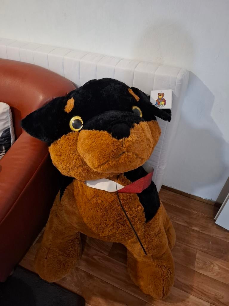 Grote Rottweiler knuffel - Zo goed als nieuw, Kinderen en Baby's, Speelgoed | Poppen, Ophalen, Zo goed als nieuw, Overige typen