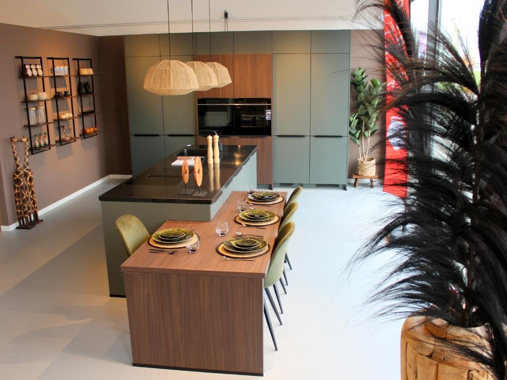 PU23 Moderne high-end keuken met eiland en zitgedeelte, Huis en Inrichting, Keuken | Complete keukens, Ophalen, Nobilia-Werke J. Stickling GmbH & Co. KG