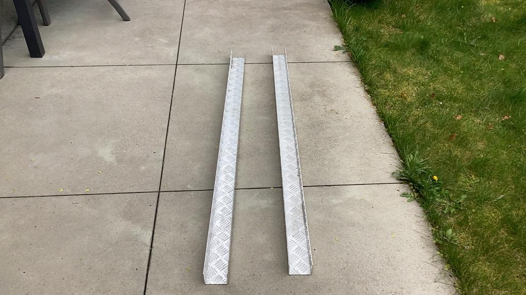 Aluminium Traanplaat Rails. Voor 30.00 euro gaan ze weg ., Doe-het-zelf en Verbouw, Metalen, Ophalen of Verzenden, Gebruikt, Aluminium