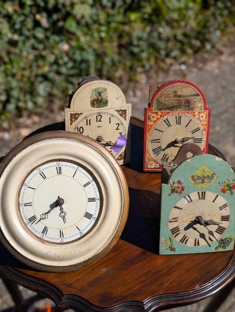 4 antieke Duitse Schwarzwalder klokjes samen €60, Ophalen
