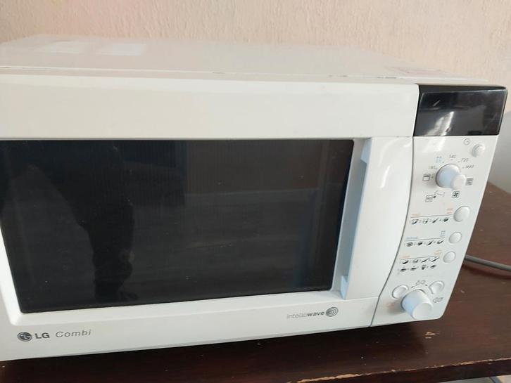 LG Combi Magnetron - Wit, Gebruikt, Witgoed en Apparatuur, Magnetrons, Gebruikt, Vrijstaand, Combimagnetron, 45 tot 60 cm, Grill