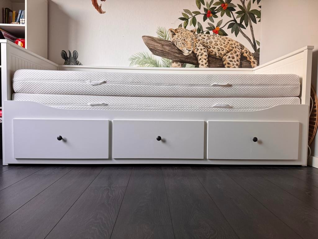 IKEA Hemnes Bedbank wit (80/160x200) met 3 lades + matrassen, Huis en Inrichting, Ophalen, Verstelbaar, Wit, Tweepersoons