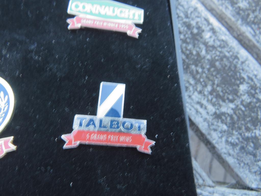 3  vintage autospeldjes jordan talbot connaught, Verzamelen, Speldjes, Pins en Buttons, Ophalen of Verzenden, Gebruikt, Transport