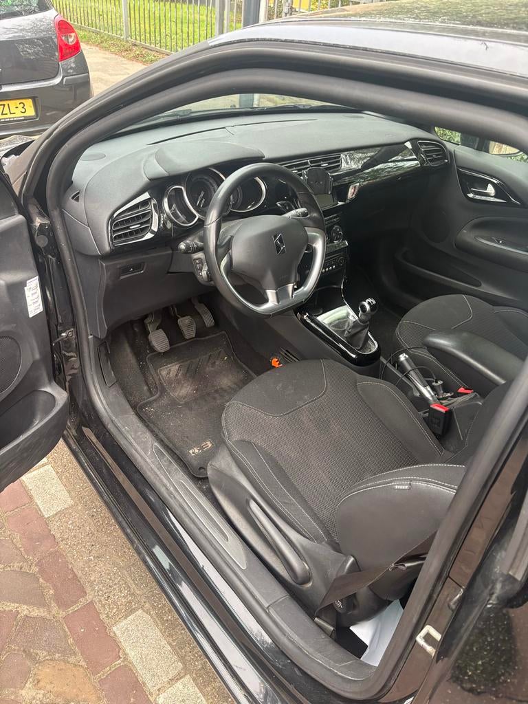 Citroën DS3 1.2 VTI 2012 Zwart, Auto's, Voorwielaandrijving, Stof, 40 €/maand, Zwart