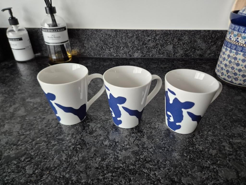 Friesland Campina mokken met opdruk koe 3 stuks, Huis en Inrichting, Keuken | Servies, Ophalen of Verzenden