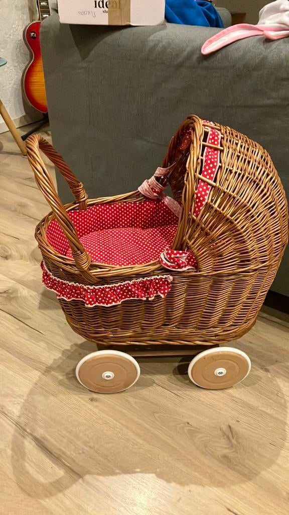 Rieten poppenwagen, Kinderen en Baby's, Speelgoed | Poppen, Ophalen, Zo goed als nieuw, Babypop