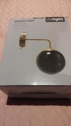 mooie nieuwe wandlamp in de kleur goud met bol, Huis en Inrichting, Lampen | Wandlampen, Ophalen, Nieuw, Glas
