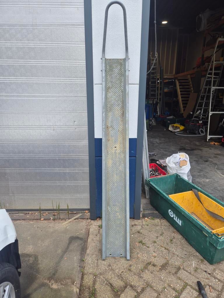 Motor rijplaat / oprijgoot voor aanhanger, Ophalen