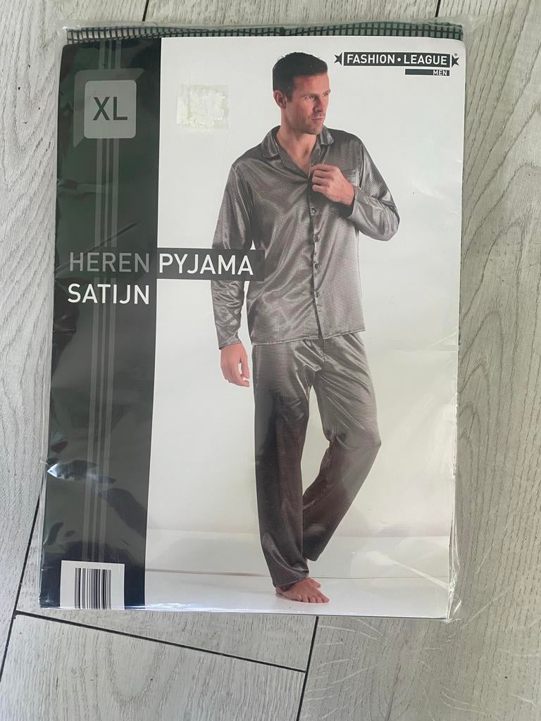 Nieuwe Heren Satijnen Pyjama, Kleding | Heren, Pyjama's, Ophalen of Verzenden, Nieuw, Maat 56/58 (XL)