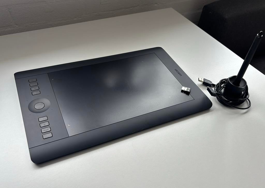 Wacom Intuos Pro M 2013, perfect voor beginnende kunstenaars, Computers en Software, Tekentablets, Ophalen, Multi-touch, Zo goed als nieuw