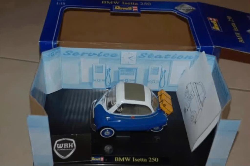 1:18 BMW ISETTA 250 blue Revell in doos WRH, Hobby en Vrije tijd, Modelauto's | 1:18, Verzenden, Zo goed als nieuw, Auto, Revell