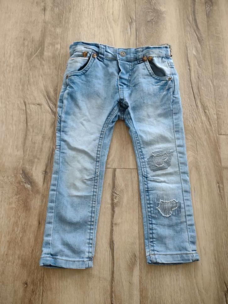 Prachtige blauwe spijkerbroek van Just Small, maat 86. Denim, Kinderen en Baby's, Babykleding | Maat 86, Zo goed als nieuw, Jongetje