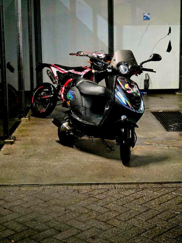 Piaggo zip 80cc, Fietsen en Brommers, Scooters | Piaggio, Zo goed als nieuw, Zip, Benzine, Ophalen of Verzenden