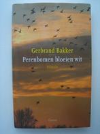 Gerbrand Bakker - Perenbomen bloeien wit, Ophalen of Verzenden, Zo goed als nieuw, Nederland
