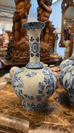 Set van 3 antieke Delftse vazen, blauw-wit porselein