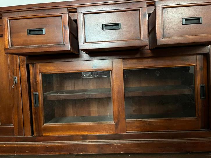 Houten dressoir met lades en glazen deuren, Huis en Inrichting, Kasten | Dressoirs, Zo goed als nieuw, 150 tot 200 cm, 25 tot 50 cm