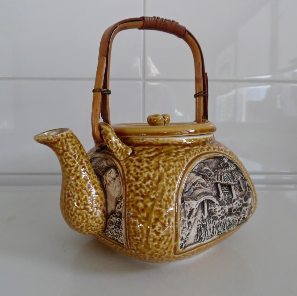 Oosterse theepot van porselein, Chinees / Japans, Ophalen of Verzenden