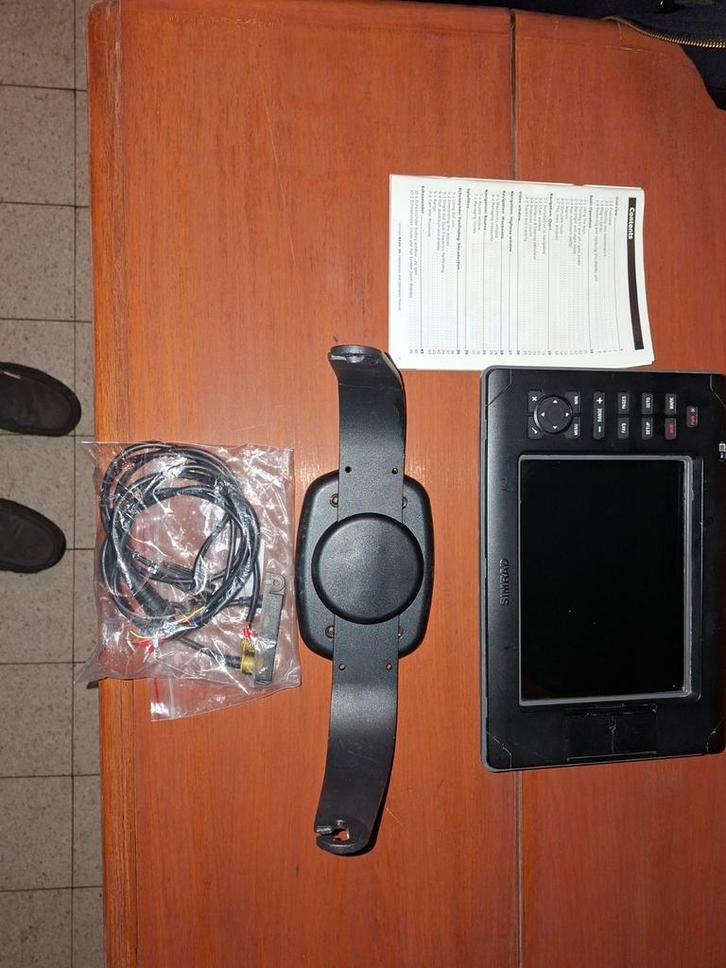 Simrad Kaartplotter/Fish Finder met Beugel en Kabels, Watersport en Boten, Navigatiemiddelen en Scheepselektronica, Gebruikt, Kaartplotter of Fish Finder