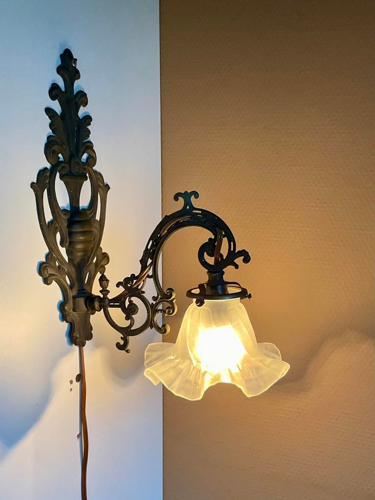 Prachtige messing wandlamp met melkglazen kapje, Ophalen of Verzenden, Zo goed als nieuw