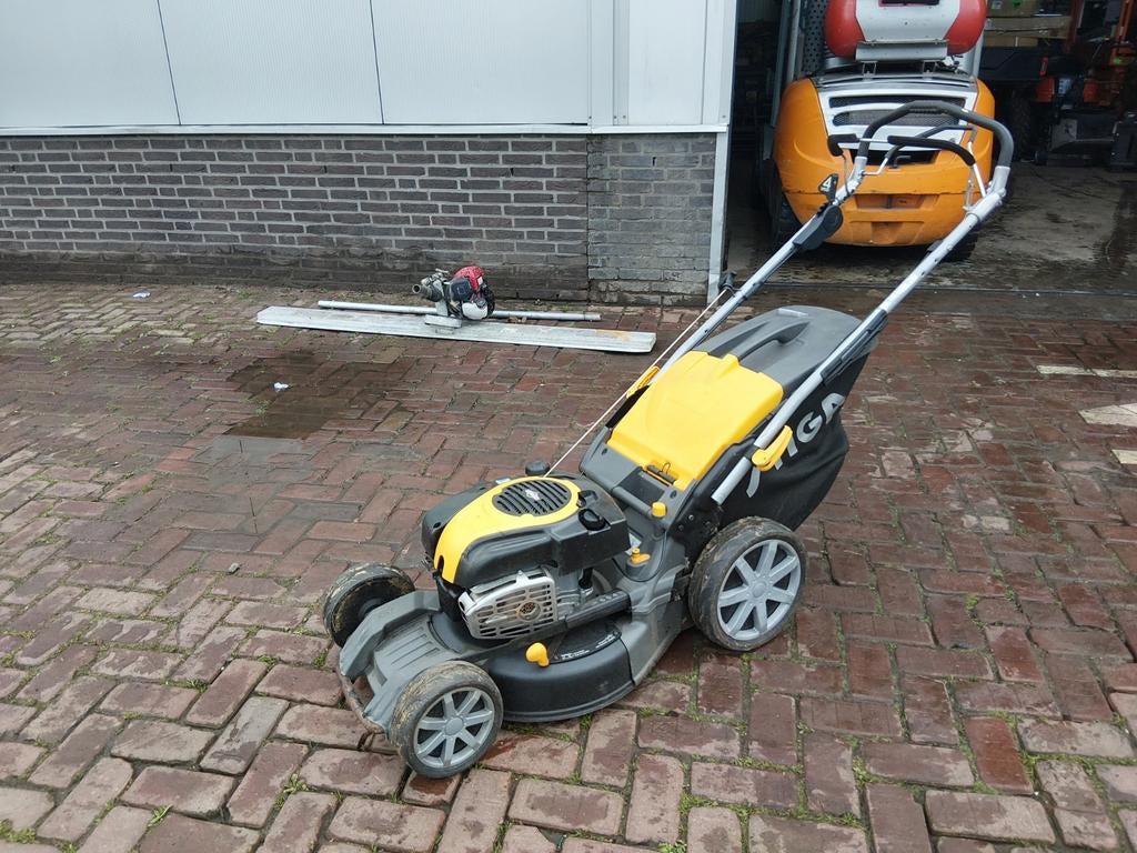 Stiga grasmaaier met aandrijving, Ophalen, Cirkelmaaier, Gebruikt, Versnellingen