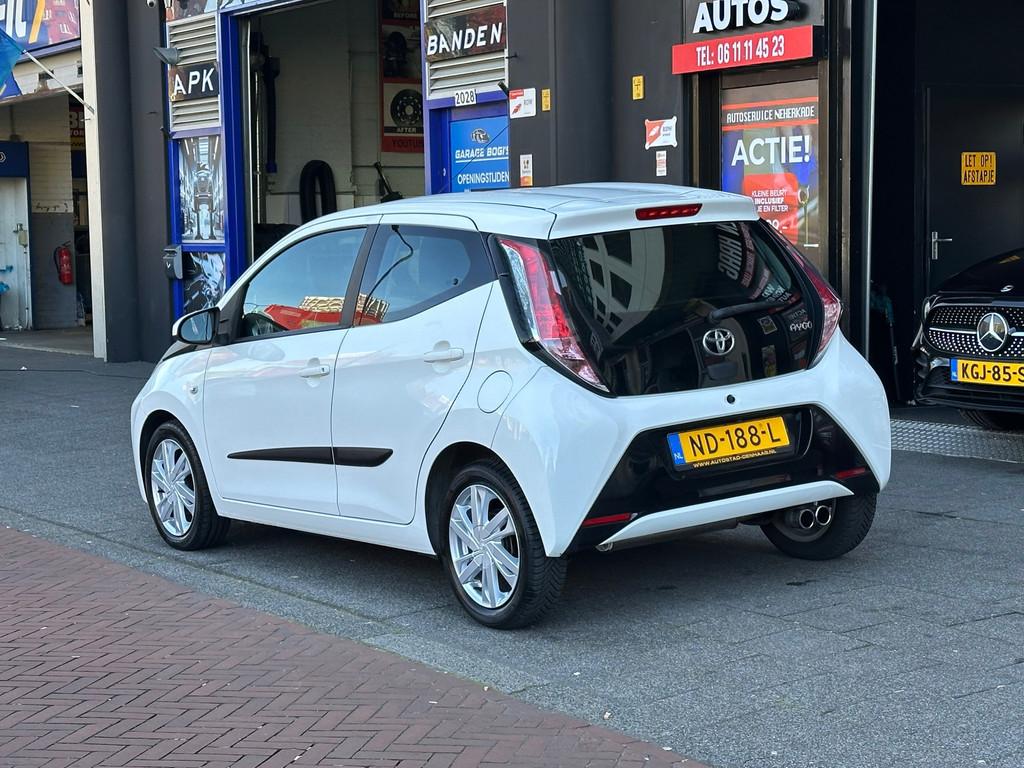 Toyota Aygo 1.0 VVT-i x-play 5 Deurs Airco Camera, Voorwielaandrijving, Stof, Gebruikt, Euro 6