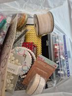 Grote partij knutselspullen: kralen, lint, glitter & meer, Hobby en Vrije tijd, Ophalen, Zo goed als nieuw, Materiaal