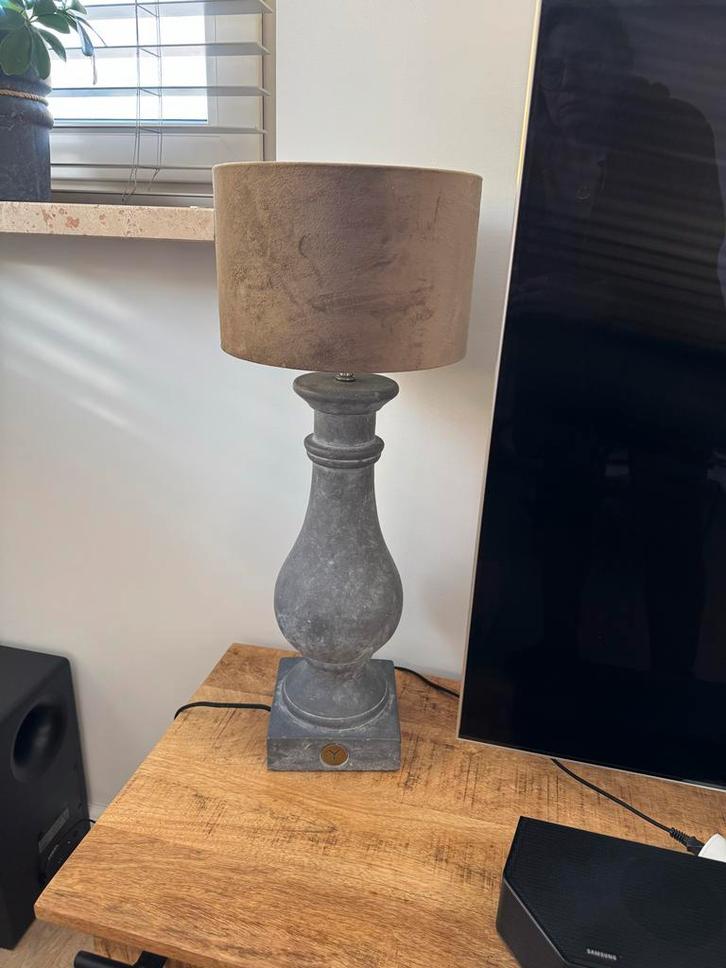 Brynxz Betonnen Tafellamp met Stoffen Kap, Huis en Inrichting, Lampen | Tafellampen, Zo goed als nieuw, 50 tot 75 cm, Stof, Ophalen