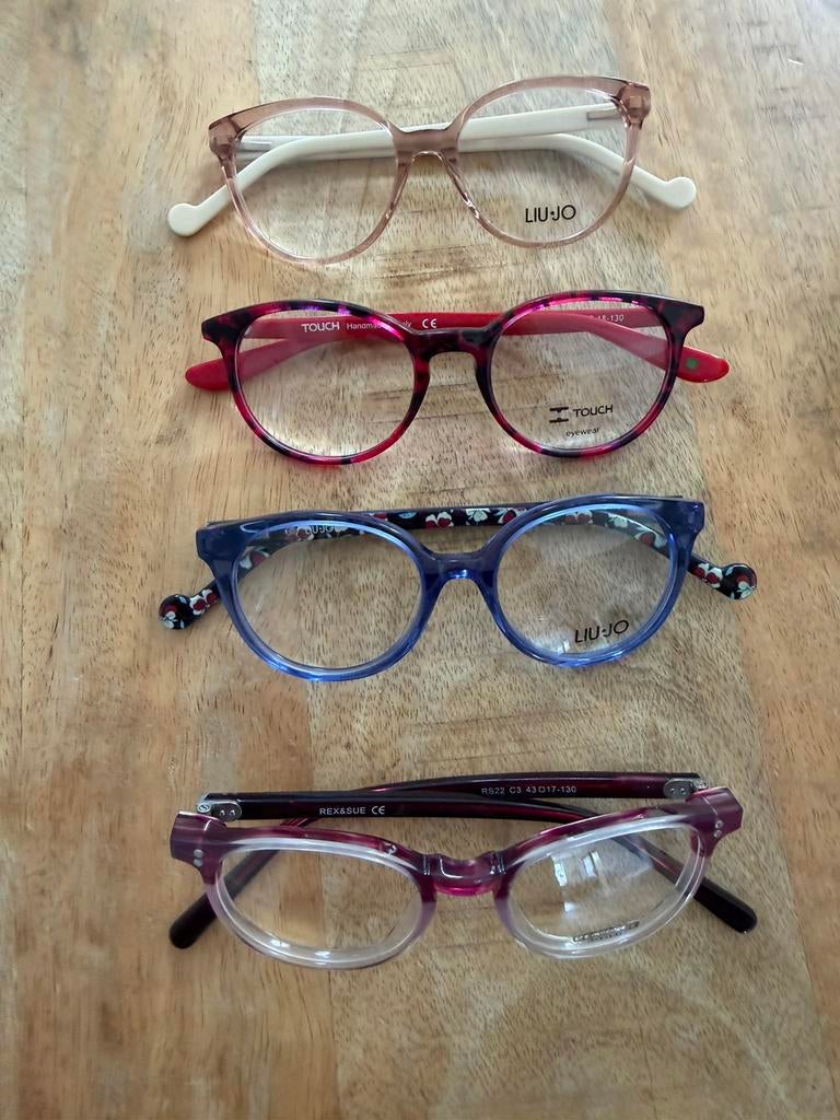 Vier leuke kinderbrillen, Sieraden, Tassen en Uiterlijk, Zonnebrillen en Brillen | Dames, Overige merken, Overige kleuren, Nieuw