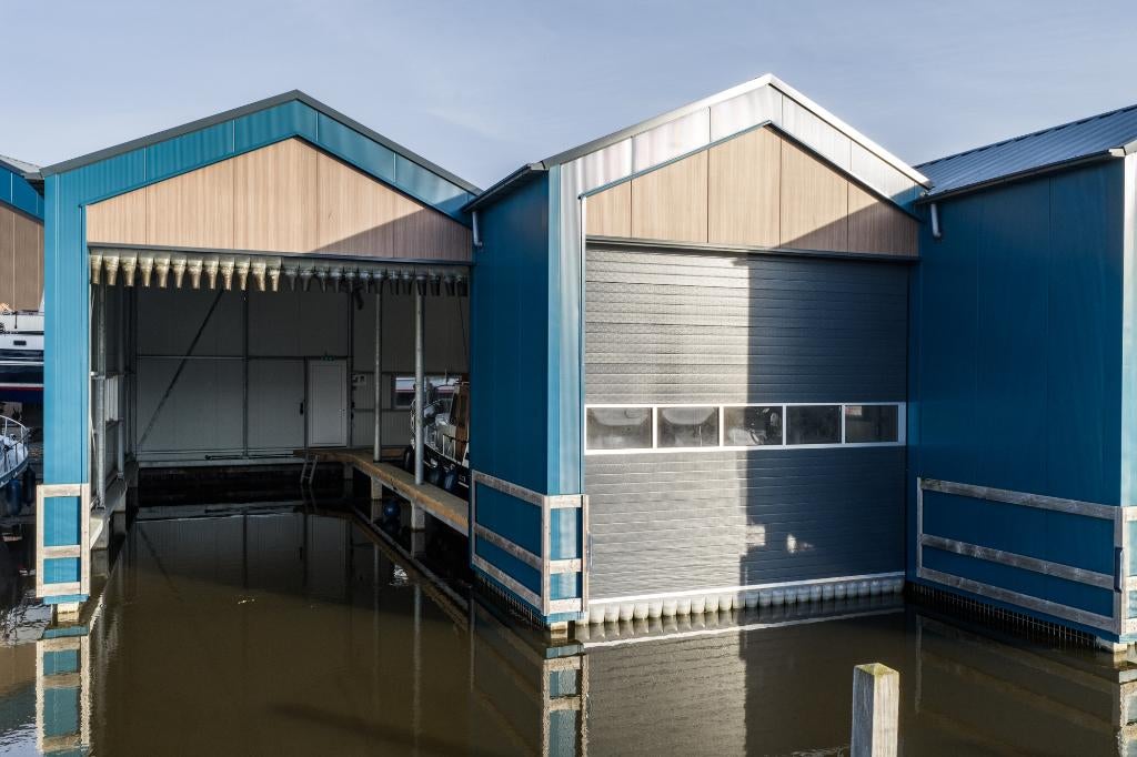 TE KOOP: schiphuis / boothuis in Grou, Watersport en Boten, Ligplaatsen, Herfst, Binnen