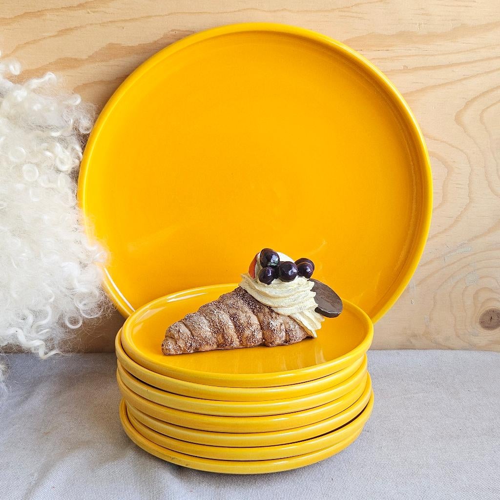 Driehoek Huizen Holland Laren gebakstel in geel, Keramiek, Ophalen of Verzenden, Zo goed als nieuw, Overige stijlen