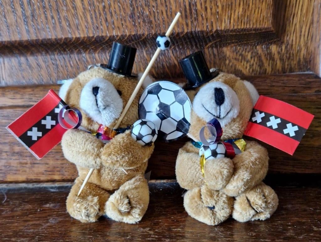 50 Amsterdam Ajax beertjes sleutelhangers zie de foto's, Ophalen of Verzenden, Nieuw, Overige